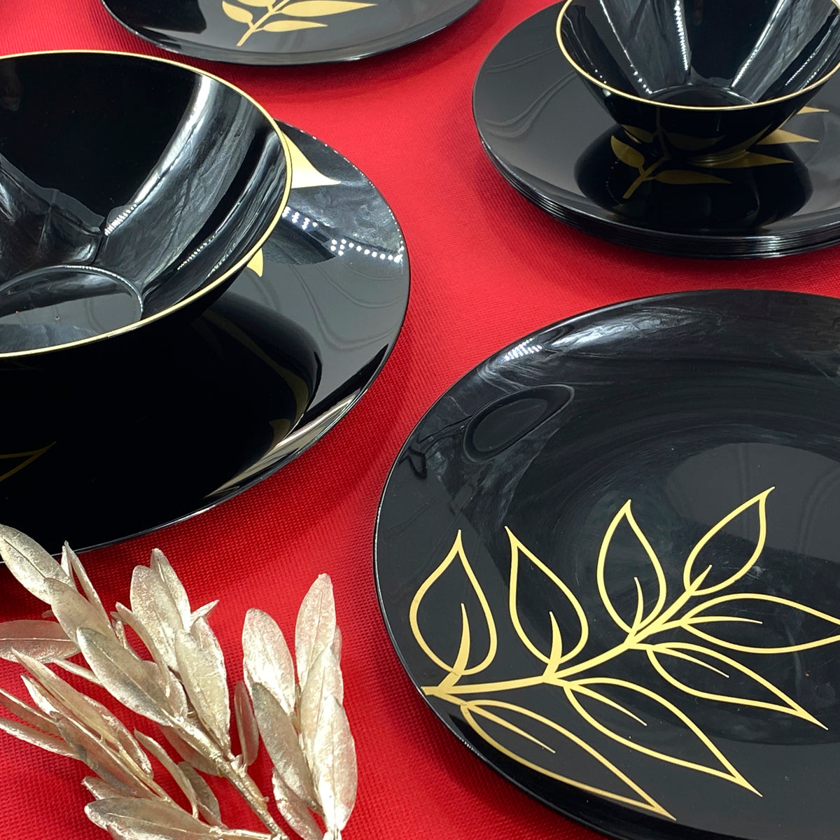 CoupeWare Basic Round 16 oz. Bowls - Black & Gold (#08701)